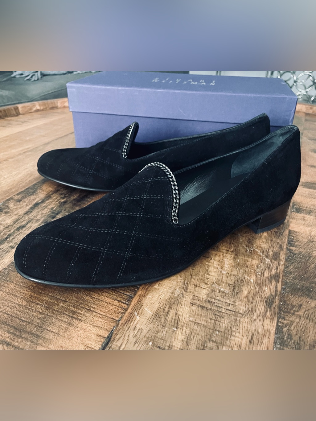Nwot 9.5m Stuart Weitzman Black Quilted Suede Chain-Trim Flats